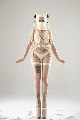 Tanga Naughty Thoughts de vinilo Crema