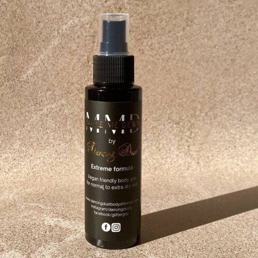 Dancing Dust Agarre Make me Dewy para piel normal a seca Negro Range