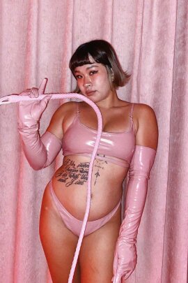 Tanga Naughty Thoughts de vinilo Rosa XS